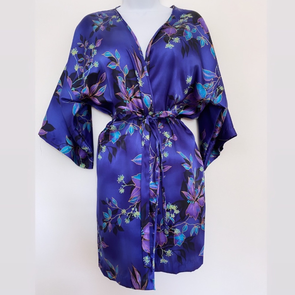 Floral print robe
